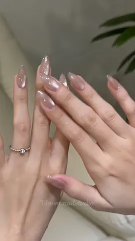 +1 màu mắt mèo mới Màu Nâu Tây , sáng -sang- xịn -mịn 💅🏻😻😻 #nailmatmeo #viraltiktok #xuhuongnail #matmeoanhtrang #bloomnailstudio 