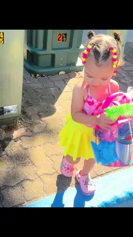 do any other moms have extreme anxiety at the beach with their toddler ?? 😂😂😂 omg i was a wreck but we had fun 🤣💕🌊 #girlmom #beachlife #familyvacay #toddlersoftiktok 