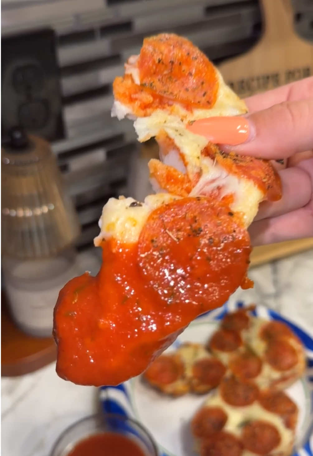 School is back in session and football is in full swing, which means my family is busy busy busy! These pizza bagels are perfect for a busy school night, or even a weekend lunch for the fam. Shoutout to @Bar-S Foods for the best pepperoni and a great dinner idea!  #weeknightdinner #schoolnight #easydinner #familyfriendly #pizzabagels 