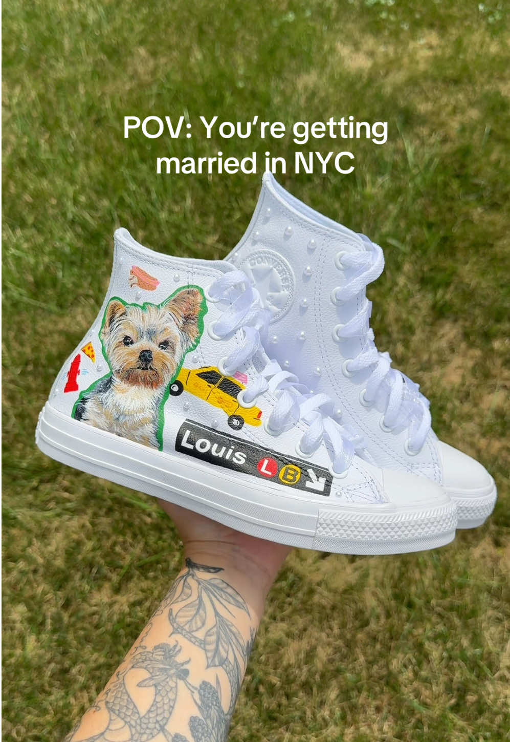 Suddenly need to get to NYC asap after painting these #customshoes #bridalsneakers #bridallook #weddingshoes #nycwedding 