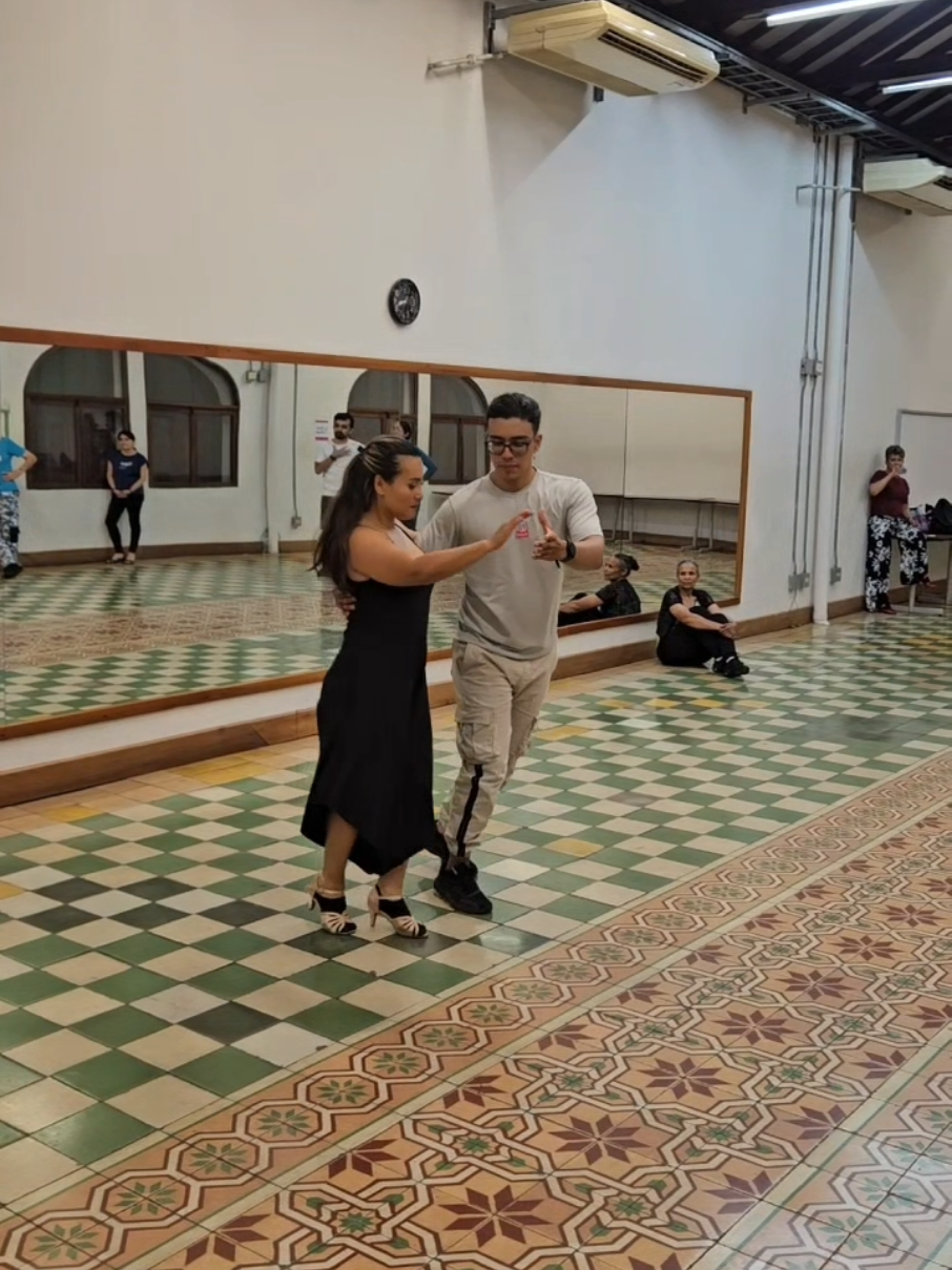 Bailando Fox @Yaki  #danza #dancer #baile #foxtrot #bailesdesalon 
