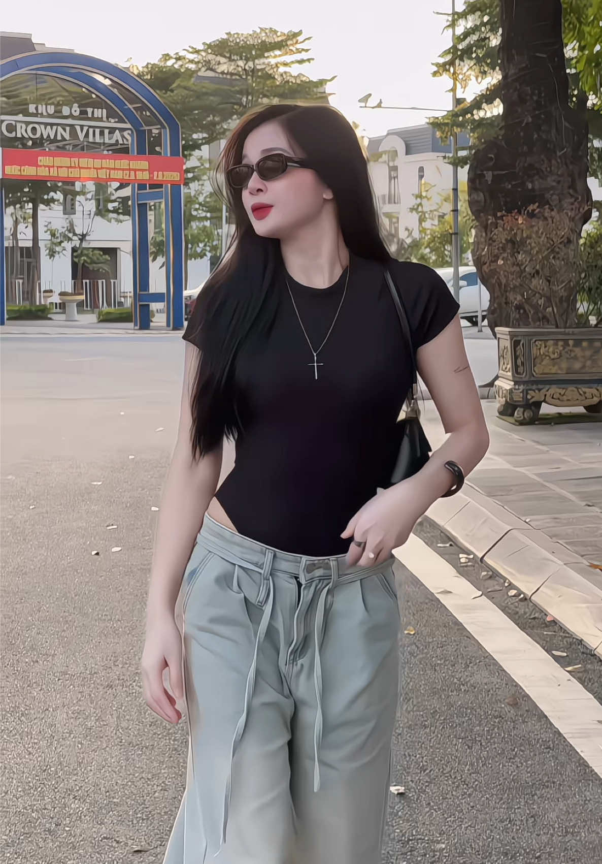 Tuy là con gái nhưng mình không nóng bỏng, mình nóng tính=)) #xuhuong #xuhuongtiktok #outfit #phoidoxinh #bodysuit 