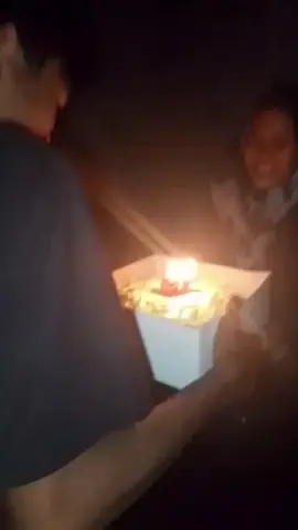 makasih cantik aku beruntung bngt punya kamu, aku ngk bisa LG berkata apa 