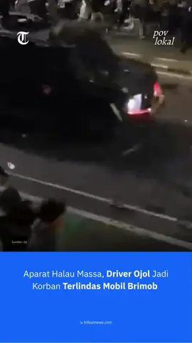 Situasi semakin memanas, driver ojol jadi korban terlindas mobil brimob. Menurut kesaksian, ada dua korban yang terlindas dan masih menunggu kabar terlanjut dari pihak korban. Turut berduka cita, semoga korban diberikan keadilan. #tribun #tribunnews #brimob #terlindas #ojol 