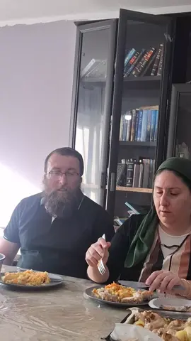 בני אדם מסוגלים לדבר את הרגשות שלהם ולא לשאוג או ליילל אותם.