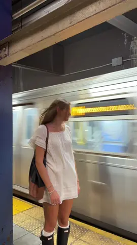 I think she got away, idk tho #thesubway #chappellroan #nyc 
