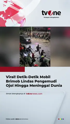 Seorang pengemudi ojek online (ojol) dikabarkan tewas setelah terlindas kendaraan taktis milik Brimob, saat kericuhan antara demonstran dengan polisi pecah di kawasan Pejompongan, Tanah Abang, Jakarta Pusat, Kamis (28/8/2025) malam. Dalam video amatir warga yang viral di media sosial, nampak massa berhamburan di sisi kanan dan kiri jalan. Lalu sebuah mobil taktis Brimob memecah kerumunan hingga berjalan cepat di area seberang salah satu gereja di wilayah tersebut. Di saat yang bersamaan, seorang driver ojol tersungkur ke tengah jalan dan tergilas mobil tersebut. Sebelum tergilas, driver tersebut sempat menoleh ke arah mobil taktis. Namun cepatnya laju kendaraan tersebut, membuat ia langsung tertelan dari pandangan. Simak berita lainnya di tvonenews.com #HardNews_Demonstrasi #FlashOne #CariBeritaditvOne #DemoDPR #DPRRI #OjolDitabrakMobilBrimob #FO04