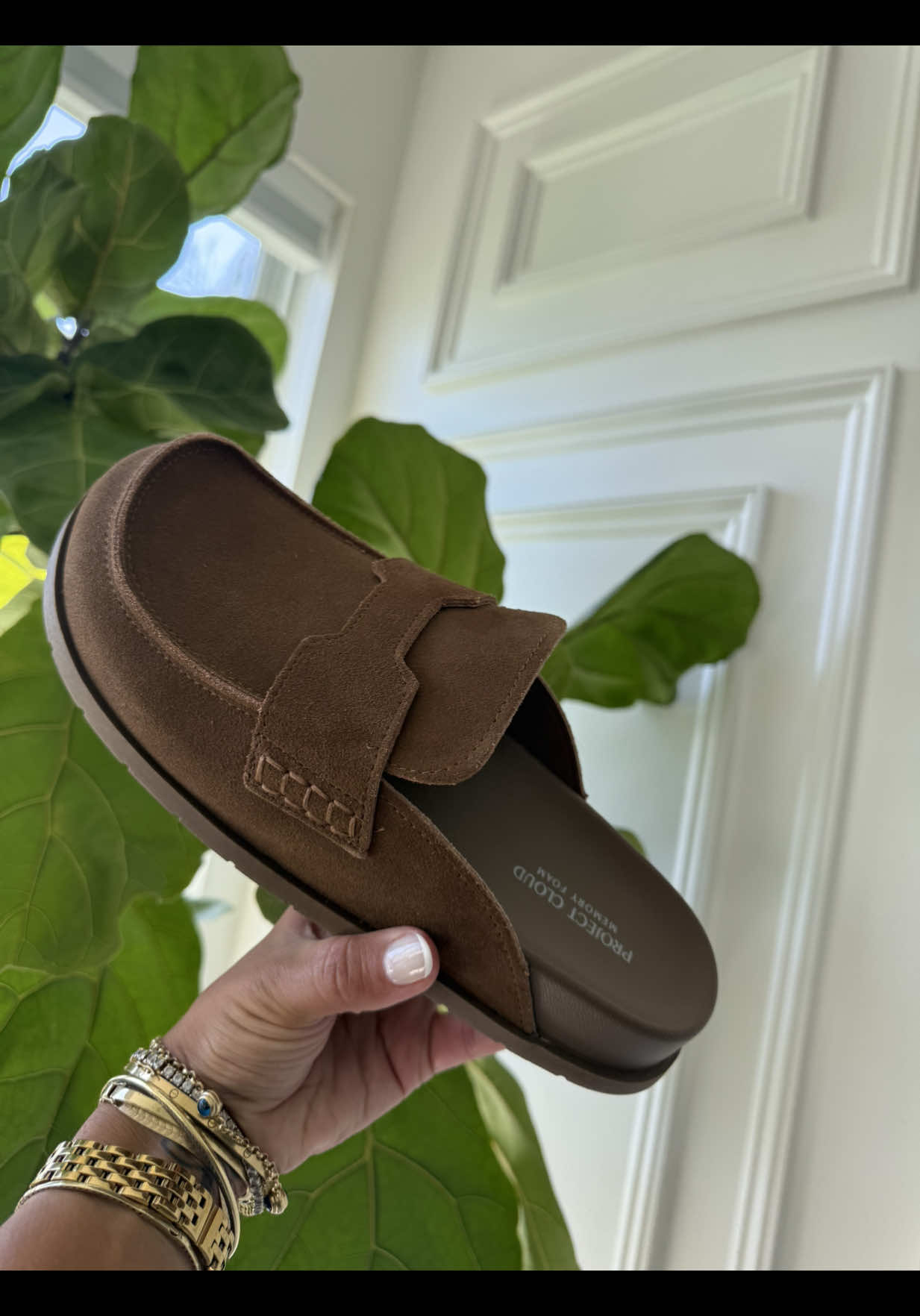 Hello Fall shoes #mules #suede #falltrends 