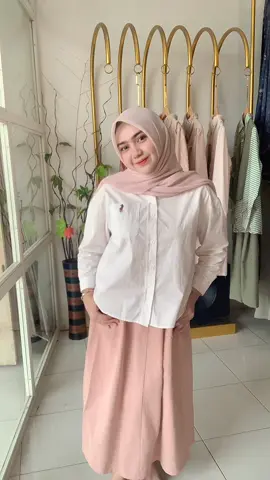 Suka banget sama rok gemesh ini🥰#rokjeans #ootdhijabstyle #kemejawanitapolo #fypシ゚ #fypage 