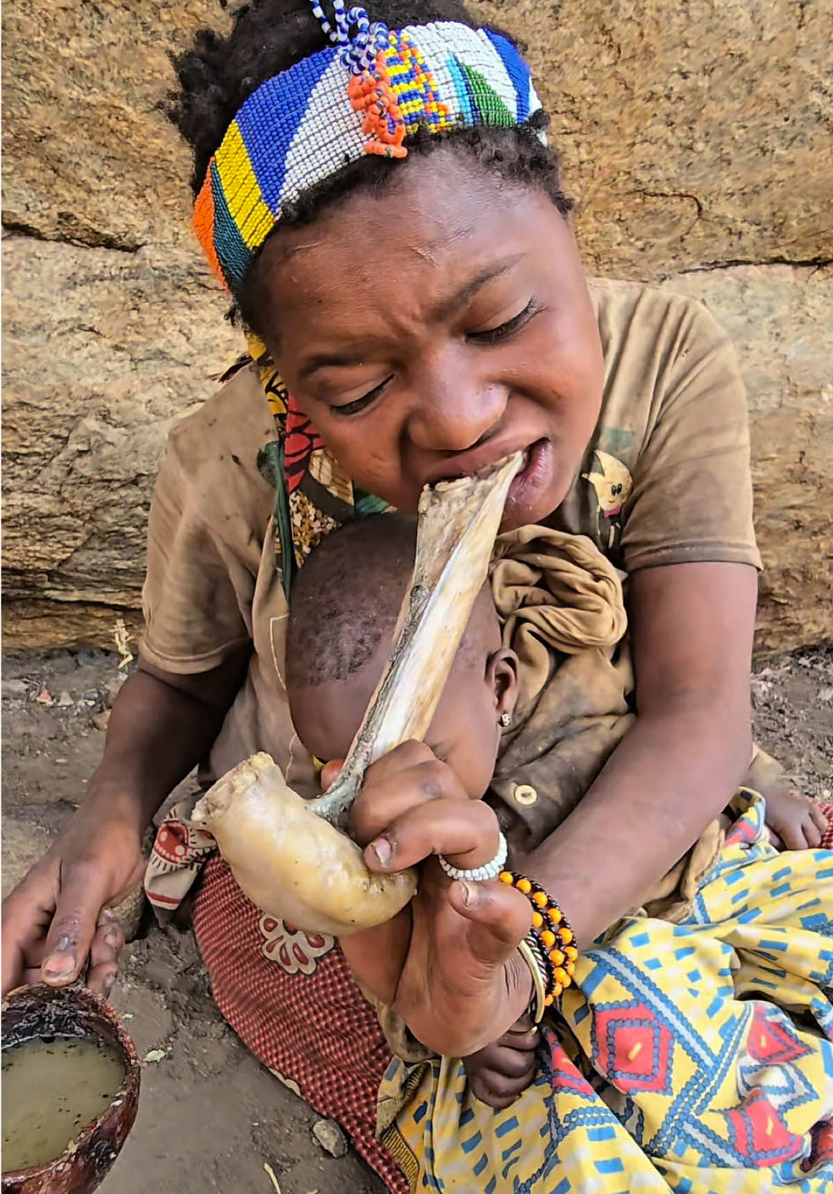 A mother's happy moment is being able to eat with her child every day#hadzabetribe #FoodLover #cooking #village #funny 