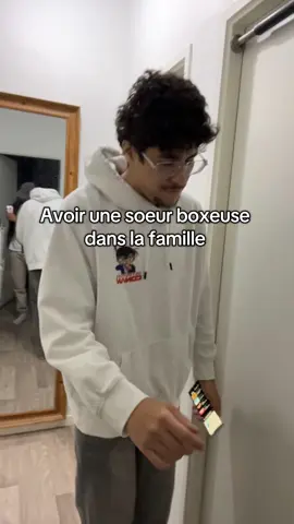 Elle commence à en avoir marre je crois #humour #drole_videos #geek #frere #soeur 