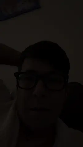 چند روزی نبودم… داشتم روی “سطح فهم” چند تا نابغه‌ی این🥴ستاگرامی کار می‌کردم 😅 یعنی یکی میاد با قیافه‌ی حق‌به‌جانب میگه: «این آخراشه حاجی … میگم چی  میگه… باید حاجی رو بزنیم» 😂 بعدم خیال می‌کنن با رفتن تو اکسپلور ایران، نصف قاره‌ی آسیا رو فتح کردن! بامزه‌ترش اینجاست که واسه بالا رفتن از اسم افغانستانی آویزون می‌شن 🤭 چرا؟ چون می‌دونن مردم حساس می‌شن، چهار تا چیز بنویسن ، دو  دیده شدن بگیرن، بعد فکر کنن شدن «سوپراستار فضای مجازی»! هنر؟ محتوا؟ صفر! فقط موج‌سواری روی  اسم افغانستانی  یه کم مطالعه کنین، یه کم اطلاعات عمومی جمع کنین… به خدا خیلی ضایع‌ست! خنده‌دارتر اینجاست که همین موجودات بی سواد بیکار شدن  «الگوی» بعضیا 😅 بعد همون بعضیا می‌نالن: «تو ایران کار نیست!» خب معلومه کار نیست وقتی همه‌ی تمرکزتونه روی چرندیات لب‌شتری‌هایی که فقط برای دیده شدن  هستن  #🥴🤏_gilam_jam_kartell_🥴🤏 