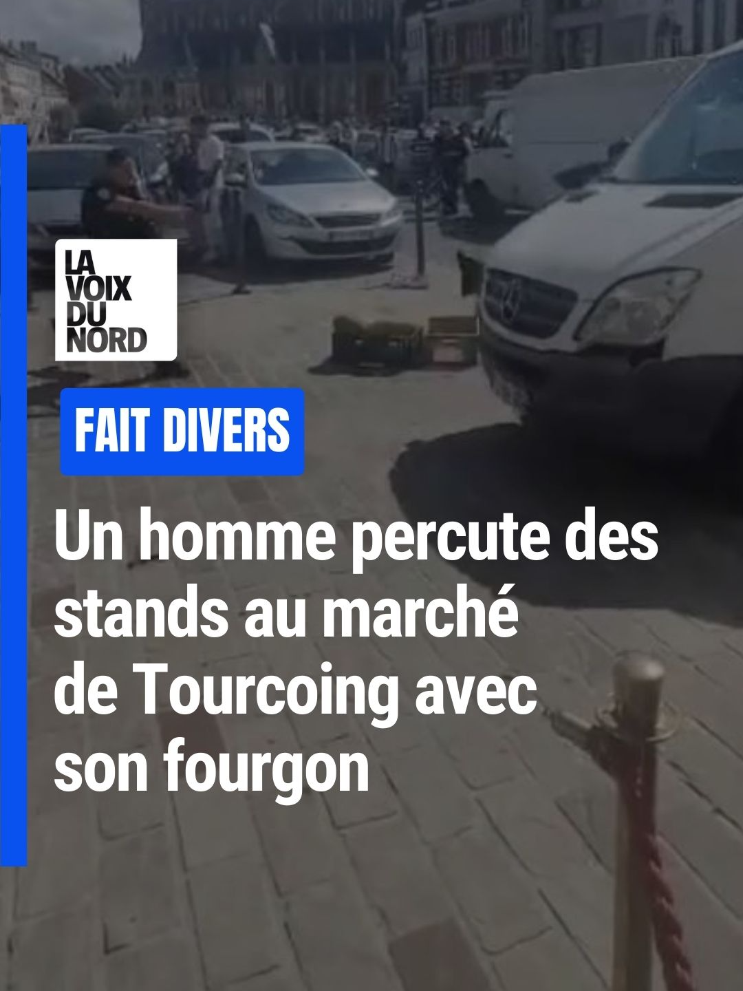 Ce jeudi, vers 13h30, des policiers ont voulu interpeller un homme sur le marché de Tourcoing. Celui-ci est monté dans sa camionnette et a percuté plusieurs stands et véhicules avant d’être immobilisé quelques rues plus loin. #police #policier #coursepoursuite #tourcoing #marché #france #camionette #pourtoi #nord #refusdobtempérer