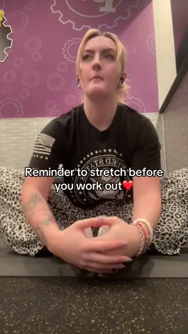 Gotta stretch clearly I have not been lol #sherissa #sherissakline #GymTok 