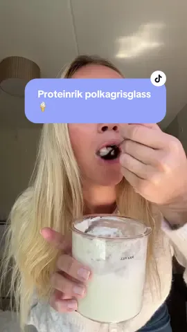 Svarar @In brackets, from a distance Reklam @starnutrition 🍦Om ni älskar Polka MÅSTE ni testa detta!!! Recept: 1 dl mjölk, 1 dl grekisk yoghurt, 1 skopa protein milkshake powder vanilla cookie, vaniljdroppar, pepparmintsextrakt. Topping: polkakarameller🍦
