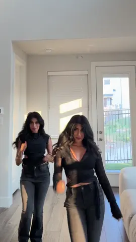 Not getting over this dance/song for the foreseeable future sorry #ohmamatetema #norafatehi #dancewithnora #twins @Nora Fatehi 