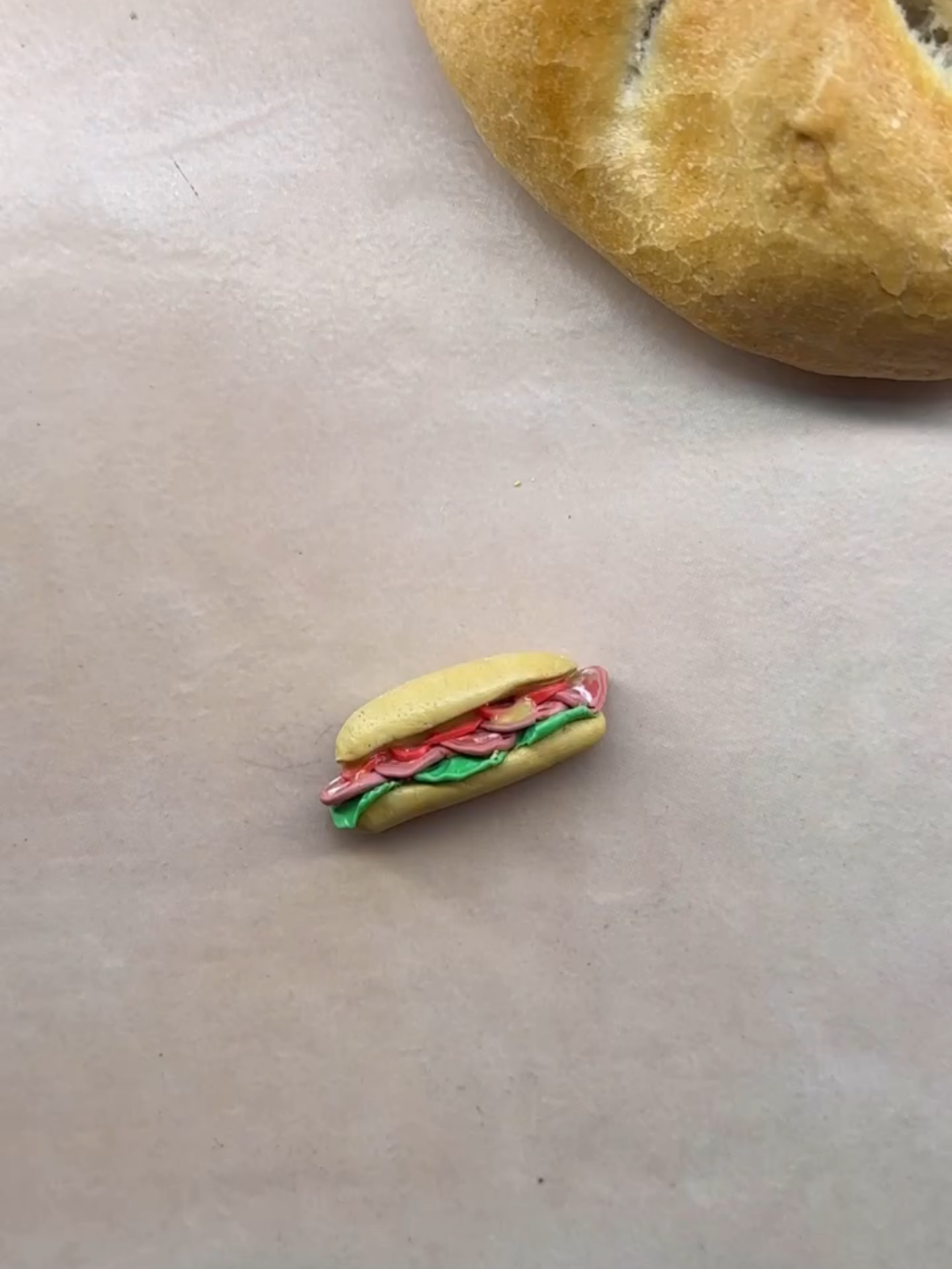 A sandwich you can’t eat, but you can admire🥪 @kleineknetwelt #polymerclay #food #clay #clayart #creativearts #artdaily #artreels #fyp