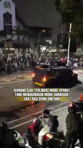 Dini Hari Seorang Ojol Terlindas Mobil Aparat Polisi .  #berkelanasumut_ #bubarkandpr #demo #ojol #dprri #bubarkandprri 