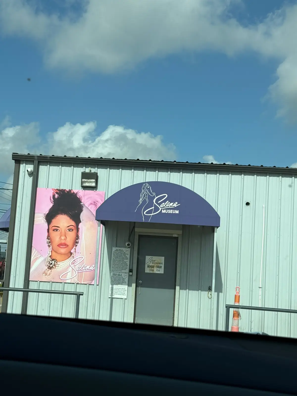 No saben lo importante que fue para mí , el poder ir a su museo , una de las mujeres que más admiro , siempre vivirás en mi corazón Selena ❤️‍🩹 #selena #selenaquintanillafans #selenaylosdinos #lareynadeltexmex #💜 