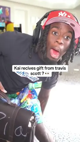 Kai recives a gift from travis scott 😳 #kai #kaicenat #kaicenatclips #travisscot #amp 