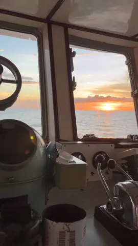 #TBSUNRISE1 #lewatberandafypシ #pelautpunyacerita #kulilaut🚢🚢⚓⚓  #fyppppppppppppppppppppppp 