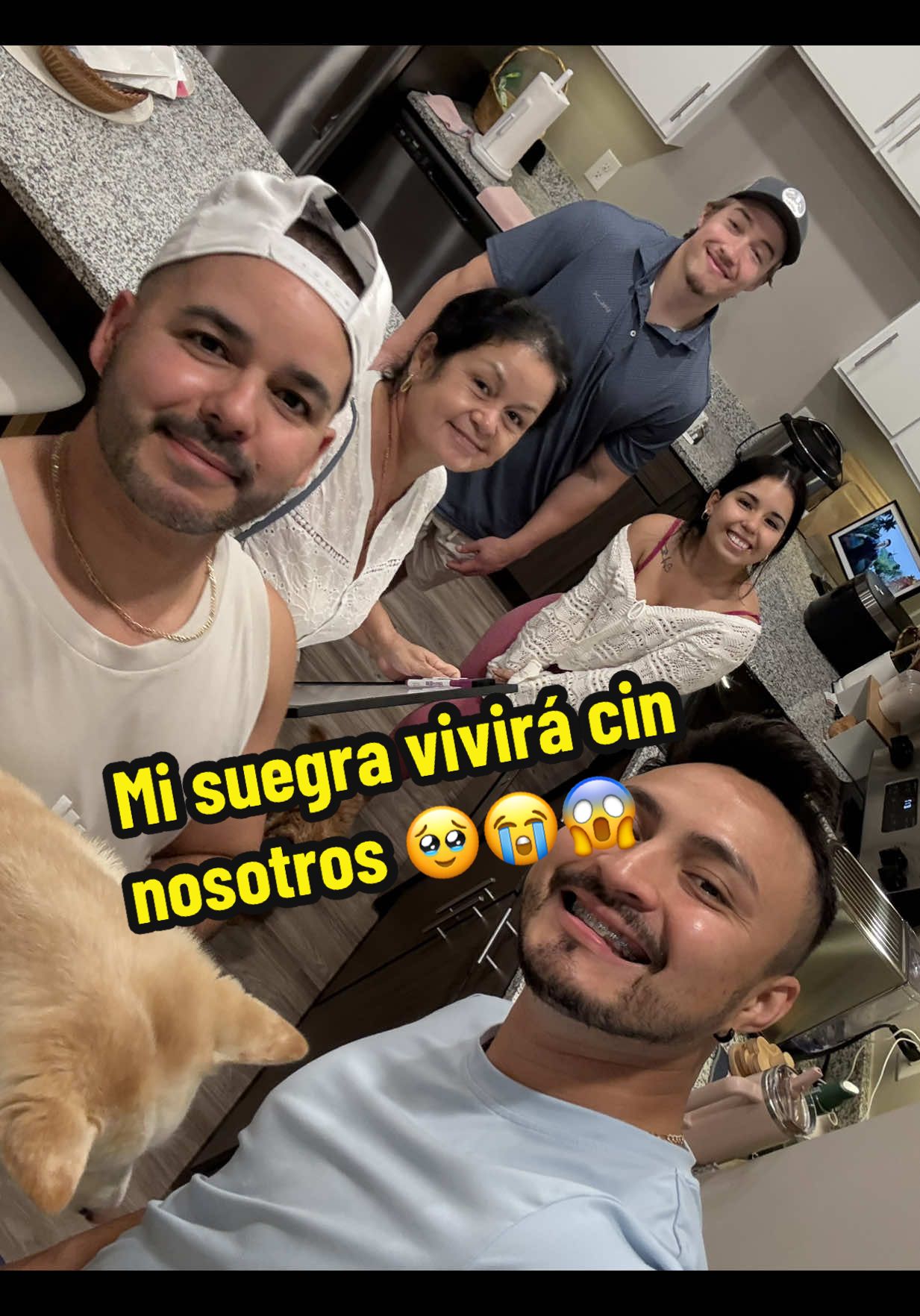 Les cuento que tomamos la decisión que mi suegra viva con nosotros mientras hago un caldo #recetas #caldo @La Familia Lopez 