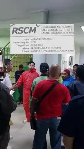 INNALILLAHI WAINNA ILAIHI RAJI'UN Turut berbelasungkawa yang sedalam-dalamnya atas wafatnya driver ojek online (ojol) yang mengalami musibah tragis di tengah kericuhan demo hari ini.  Semoga keluarga diberi ketabahan dan kekuatan menghadapi duka ini. Source 🎥 dj_donny
