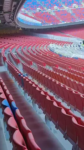 🏟️ ¡El estadio de Barcelona se está renovando! Cada rincón de este templo legendario se moderniza y es realmente impresionante. 🔥 ¡No querrás perderte la nueva atmósfera creada para los aficionados! 💙❤️ ⚽ Para ver imágenes del interior y seguir las últimas novedades, ¡mantente atento! 👍 No olvides darle like, 📲 Compártelo con tus amigos, ❤️ ¡Porque esta emoción es de todos! #Barcelona #CampNou #Estadio #Renovación #PasiónFutbolera #TikTokFutbol