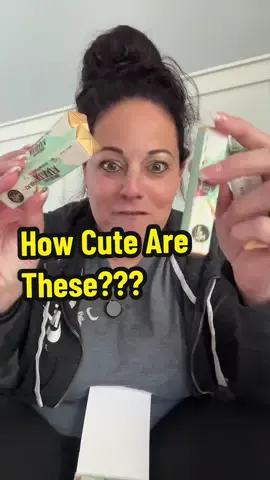 These chocolate bars are adorable! I am obsessed with the Dubai pistachio milk chocolate flavor! @The Dodo Chocolates #dubai #pistachio #tiktokshopcreatorpicks #obsessed 