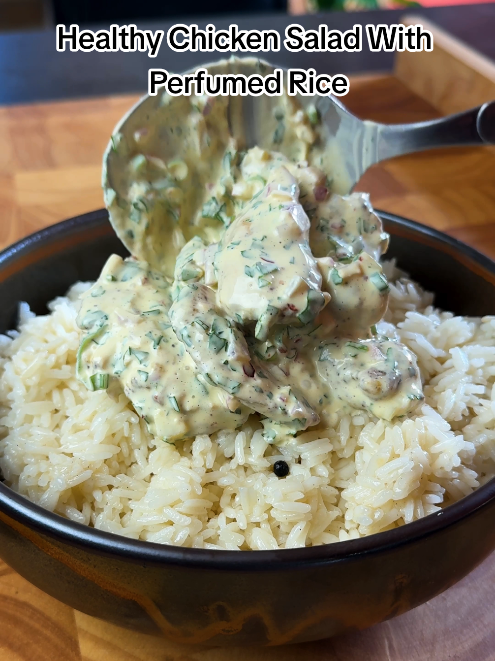 Eat or Pass?😍 Looking for a healthy and tasty meal? This chicken salad with perfumed rice is exactly what you need!🔥 It's easy to cook, absolutely delicious and so refreshing, you need to try it✨ Calories : 743 kcal Protein : 29g Carbs : 86g Fat : 25g Ingredients :  Chicken Olive oil Salt, pepper, chili flakes Low-fat mayonnaise  Onion Garlic Parsley, green onion Basmati rice Butter Vegetable oil Bay leaves Black peppercorns The full recipe is in my Healthy & Happy Cookbook, link in bio📝 Let me know if you try it😍 Bon appétit, James❤️ #chicken #salad #delicous #FoodLover #foodies