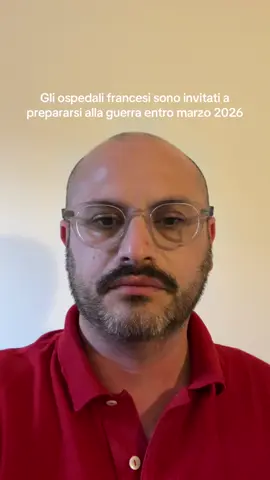 Una lettera del Ministero della Salute francese, rivelata da Le Canard Enchaîné, invita gli ospedali a prepararsi per un possibile conflitto armato entro marzo 2026. Ma cosa c’è dietro questa direttiva? Il 18 luglio 2025, il Ministero della Salute francese ha inviato una lettera alle agenzie regionali di salute, chiedendo agli ospedali di prepararsi a un possibile ‘impegno militare maggiore’. Secondo il documento, la Francia potrebbe diventare una base per il trattamento di migliaia di soldati feriti, sia francesi che stranieri. Si parla di una cifra da 10.000 a 50.000 feriti in un periodo tra 10 e 180 giorni. Per questo, si prevede la creazione di centri medici vicino a porti e aeroporti per trasferire i militari verso i loro paesi. Il Ministero ha anche richiesto formazione specifica per i sanitari, per affrontare carenze di risorse, gestire traumi post-traumatici e prepararsi a un contesto di guerra. Inoltre, i medici sono invitati a unirsi al Servizio di Salute delle Forze Armate. La ministra della Salute, Catherine Vautrin, ha confermato la notizia, sottolineando che è normale per un paese prepararsi a crisi, come epidemie o conflitti. https://www.lefigaro.fr/actualite-france/les-hopitaux-francais-invites-a-se-preparer-a-la-guerre-d-ici-mars-2026-selon-des-instructions-du-ministere-de-la-sante-20250827?utm_content=photo&utm_term=lefigaro&utm_campaign=Nonli&utm_medium=Social&utm_source=Facebook&fbclid=IwVERFWAMdWQ5leHRuA2FlbQIxMQABHtyM2DFVk7jdgadKhYo1Mtp1PwSYmFxEHfzLen-H1NNsTLrDtH0oE3olvnXV_aem_DVDmfzrVHZiHexkNgUp5KA#fq68he30al6hhwb3x1dgqdktatlo9h6za #osservatoremediterraneo #attualità #notizie #guerra     