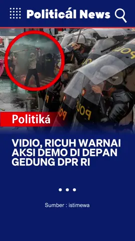 Aksi demonstrasi yang digelar di depan Gedung DPR RI, Kamis (28/8/2025), masih berlangsung hingga malam hari dan berujung pada kericuhan. Ribuan massa yang awalnya menyuarakan tuntutan mereka dengan orasi dan poster, mulai terlibat bentrokan dengan aparat kepolisian ketika suasana semakin memanas. Berdasarkan pantauan di lapangan, situasi memanas sekitar pukul 19.00 WIB ketika massa menolak membubarkan diri meski aparat kepolisian sudah berulang kali memberikan imbauan. Sebagian demonstran melemparkan botol, batu, serta petasan ke arah barikade polisi. Aparat kemudian membalas dengan menembakkan gas air mata serta water cannon untuk memukul mundur massa. Kondisi ricuh membuat arus lalu lintas di kawasan Jalan Gatot Subroto lumpuh total. Kendaraan yang melintas terpaksa dialihkan ke jalan alternatif, sementara ratusan pengendara motor memilih menepi menunggu situasi mereda. Asap dari gas air mata membuat suasana di sekitar DPR semakin kacau, banyak warga maupun pengendara yang terpaksa menjauh dari area bentrokan. Hingga pukul 22.00 WIB, massa masih bertahan di sekitar Gedung DPR. Polisi menambah jumlah personel dengan menerjunkan pasukan tambahan dari Brimob untuk mengendalikan situasi. Namun bentrokan sporadis masih terus terjadi di beberapa titik, terutama di dekat pintu gerbang utama DPR RI. Beberapa demonstran dikabarkan mengalami luka akibat terkena pukulan maupun gas air mata, sementara sejumlah aparat juga terlihat mendapatkan perawatan setelah terkena lemparan benda keras. Ambulans hilir-mudik membawa korban yang mengalami sesak napas maupun luka ringan. Pihak kepolisian menyatakan aksi ini sudah melampaui batas dan meminta massa segera menghentikan kericuhan. “Kami sudah mengimbau dengan baik-baik. Namun karena masih terjadi pelemparan, kami terpaksa melakukan tindakan tegas dan terukur,” ujar salah satu perwira polisi di lokasi. Sementara itu, perwakilan massa aksi menegaskan bahwa mereka tidak akan membubarkan diri sebelum tuntutan mereka didengar. Mereka menilai DPR RI tidak responsif terhadap aspirasi rakyat dan justru mencoba menghindari dialog. Situasi di depan DPR RI hingga larut malam masih tegang, dengan suara sirene, letupan gas air mata, dan teriakan massa mewarnai udara. Belum ada kepastian kapan aksi ini akan benar-benar mereda, mengingat kedua belah pihak masih saling bertahan di posisinya masing-masing.