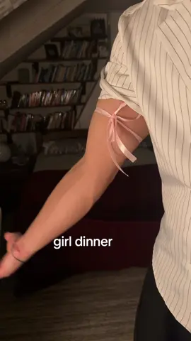 #biceps #girldinner #veiny #veins #suit 