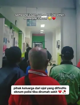 pihak keluarga dari ojol yang dil1nd4s oknum polisi tiba dirumah sakit 💔🥀 #sad #ojol #polri #fyp #fakesituation⚠️ 