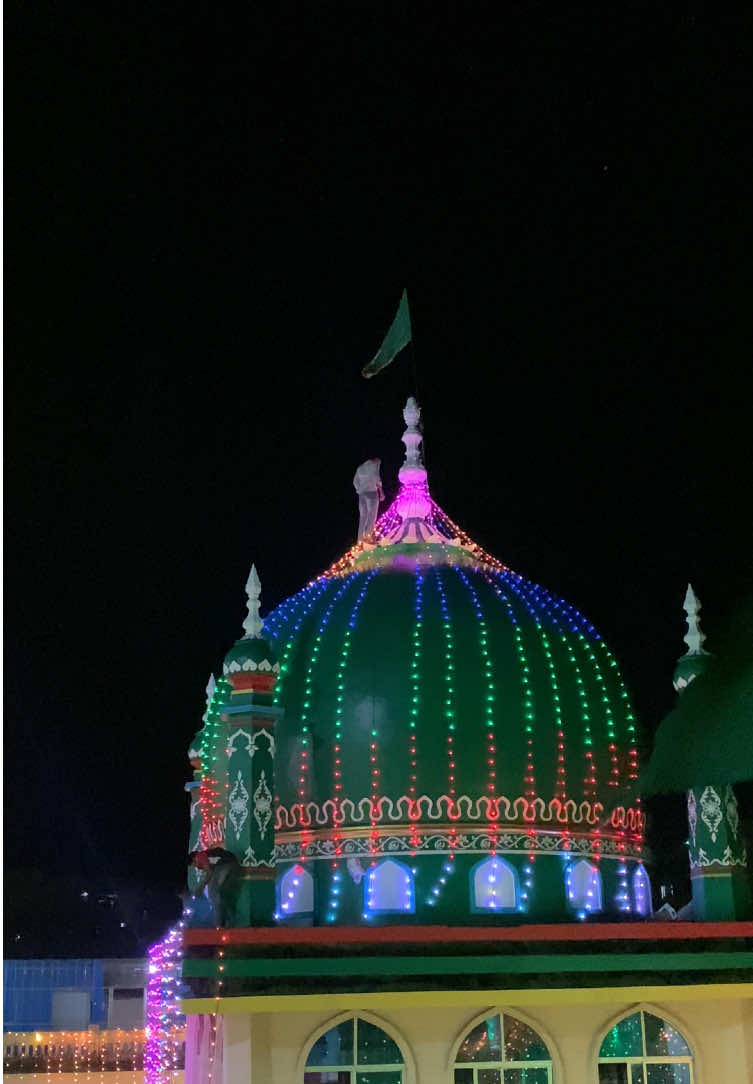 রাসূলুল্লাহ ﷺ-এর আগমনের খুশিতে জামেয়ার প্রতিটি দেয়াল, প্রতিটি পতাকা জানাচ্ছে ভালোবাসার বার্তা। 🌿 #tiktok #videoviral #foryou #fypシ゚ #জামেয়া_আহমদিয়া_সুন্নিয়া_আলিয়া💝 