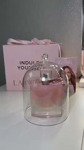 La Vie Est Belle Vanille Nude  Notes: glazed vanilla 🍨 Creamy white musk 🤍 Vibrant Jasmine  @Lancôme #LancomeFragrances #vanillenude #gourmand #giftedbylancome 