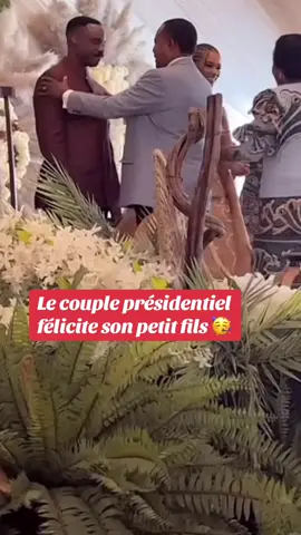 Le couple présidentiel félicite son petit-fils #jo256 #mariagetraditionnel #gabontiktok🇬🇦 #congolaise🇨🇩🇨🇬 #couplepresidentielle 