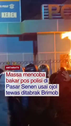 Kerusuhan terjadi di kawasan Pasar Senen, Jakarta Pusat, Kamis (28/8) malam, ketika massa membakar pos polisi usai kematian seorang driver ojek online yang ditabrak mobil lapis baja Brimob di Tanah Abang. Simak berita terkini dan program-program menarik Antara TV di youtube Antara TV Indonesia dan antaranews.com/video! #AntaraTV #Kerusuha #JakartaPusat #TanahAbang #OjekOnline #Brimob #BreakingNews