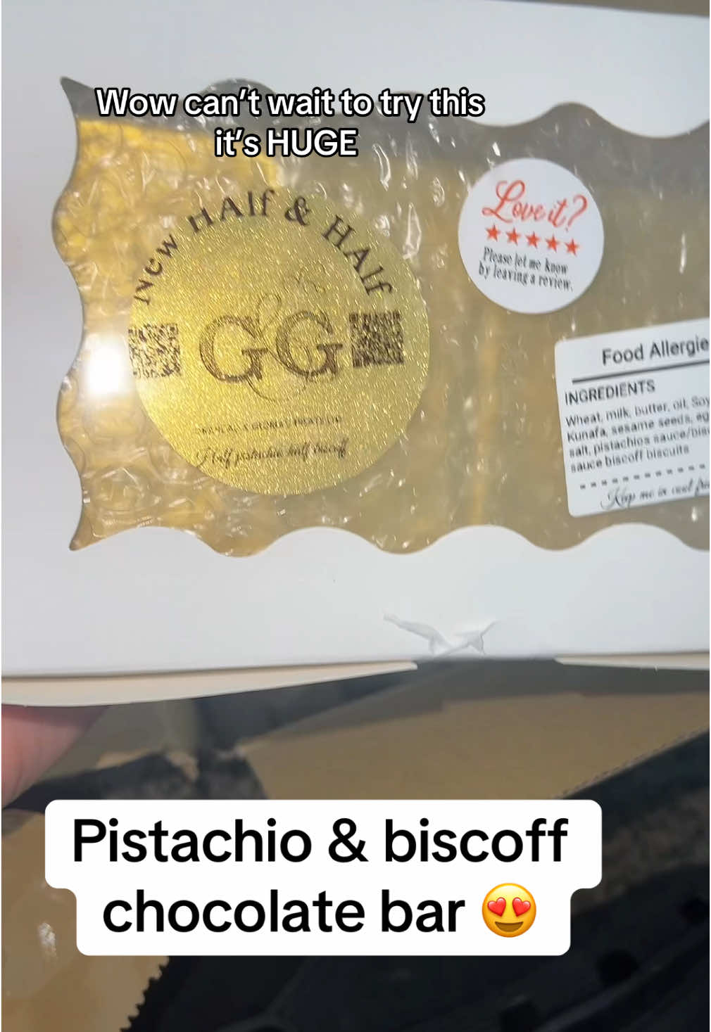 Half pistachio and half biscoff wow 🤩 it’s so thick… mouth watering full of 2 amazing flavours 😍👏🏻 get yours above while instock 👆🏾👆🏾👆🏾 #pistachio #chocolatebar #pistachiochocolate #biscoff #biscoffchocolatebar #pistachiochocolatebar #viral #tiktokmademebuyit #viralchocolate #spotlight 