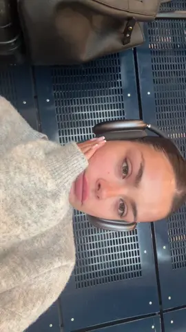 post cry glow on the airport floor 💅🎀🎀