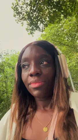wahrscheinlich nehme ich das video später auch wieder runter weil ich heute wirklich keine kraft für blaue herzen in den kommentaren hab aber bro ich musste das grad irgendwo rauslassen.. will einfach nur noch weg hier #düsseldorf #deutschland #rassismus #alltagsrassismus @Rheinbahn 