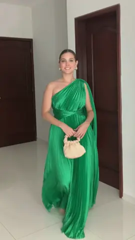 👗✨ ¿Boda, graduación o gala? Deja de sufrir buscando… el vestido de tus sueños está en Cindel 💖 🔥 Best sellers que se agotan cada semana. Corre por el tuyo en shopcindel.com