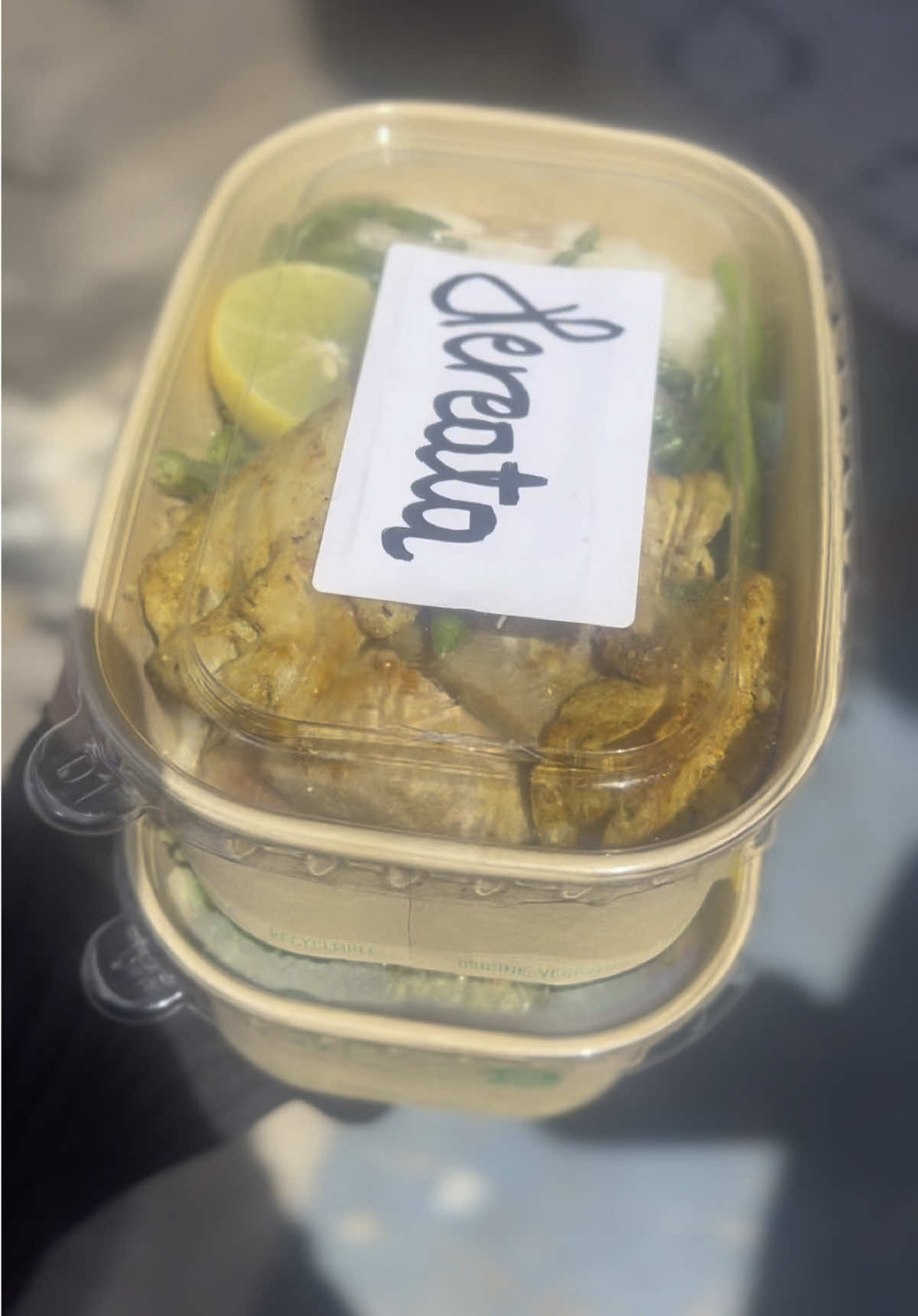 🔥 En pleine préparation pour mon 75 Hard Challenge qui commence lundi ! Grâce à mon partenaire @HealthEat des plats équilibrés sur 3 jours 🥗🍴. Le plus ? 👉 Des plats 100% personnalisables, que tu peux te faire livrer n’importe quel jour et même préparer à l’avance si tu suis une diète spécifique. Motivation garantie 💪✨ 🔗 Voici le lien pour commander : https://healtheat.co/ #HealthyFood #Motivation #75HardChallenge #HealthEat