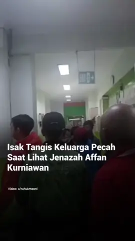 Driver ojol yang tevvas setelah ter_das kendaraan taktis alias rantis jenis Barakuda, Kamis (28/8/2025) malam, kini telah teridentifikasi sebagai Affan Kurniawan. Jenaz*hnya saat ini disemayamkan di ruang jenazah Rumah Sakit Cipto Mangunkusumo (RSCM), Jakarta Pusat