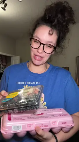 Day 3 of toddler breakfasts under 5 minutes ✅ What should I try tomorrow? #ToddlerMeals #MomTok #ToddlerBreakfast #QuickMeals 