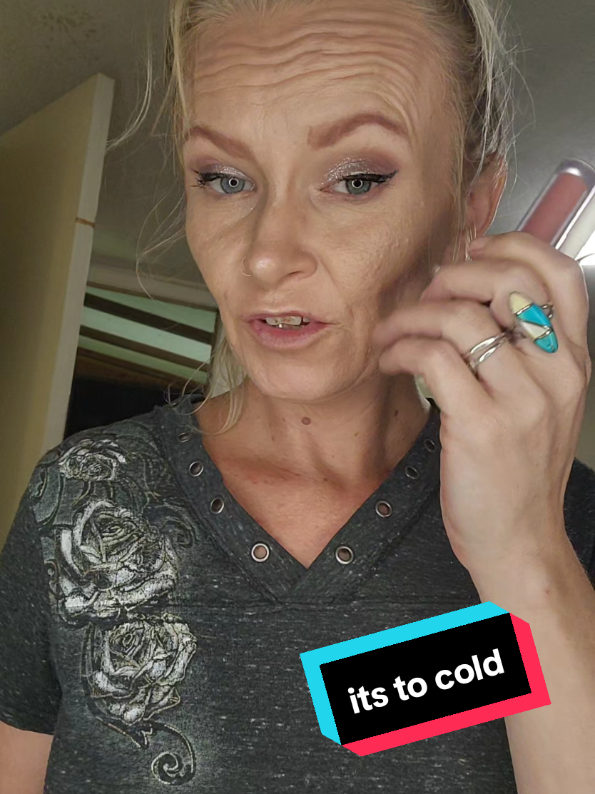 Thursday glam let your eyes sparkle ✨️ 💖  #tonyasbeauty #minitutorial #wildbeautys  #silversparkle  #nolies 