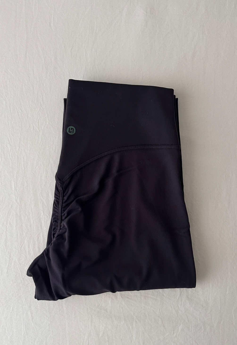 All 🔗 in the “Activewear” List on my amzn s/f! these buttery soft no-front-seam leggings actually deliver on the hype #amazonfinds #amazonactivewear #amazonleggings #outfitideas #activewear 