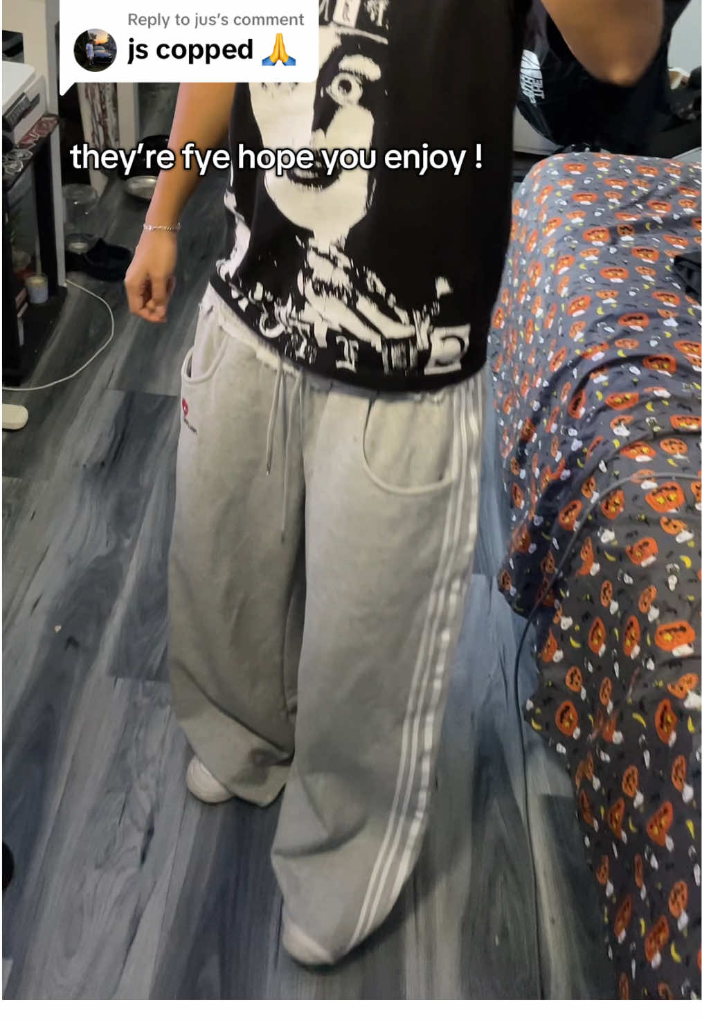Replying to @jus #y2k #streetwear #outfit #sweatpants 