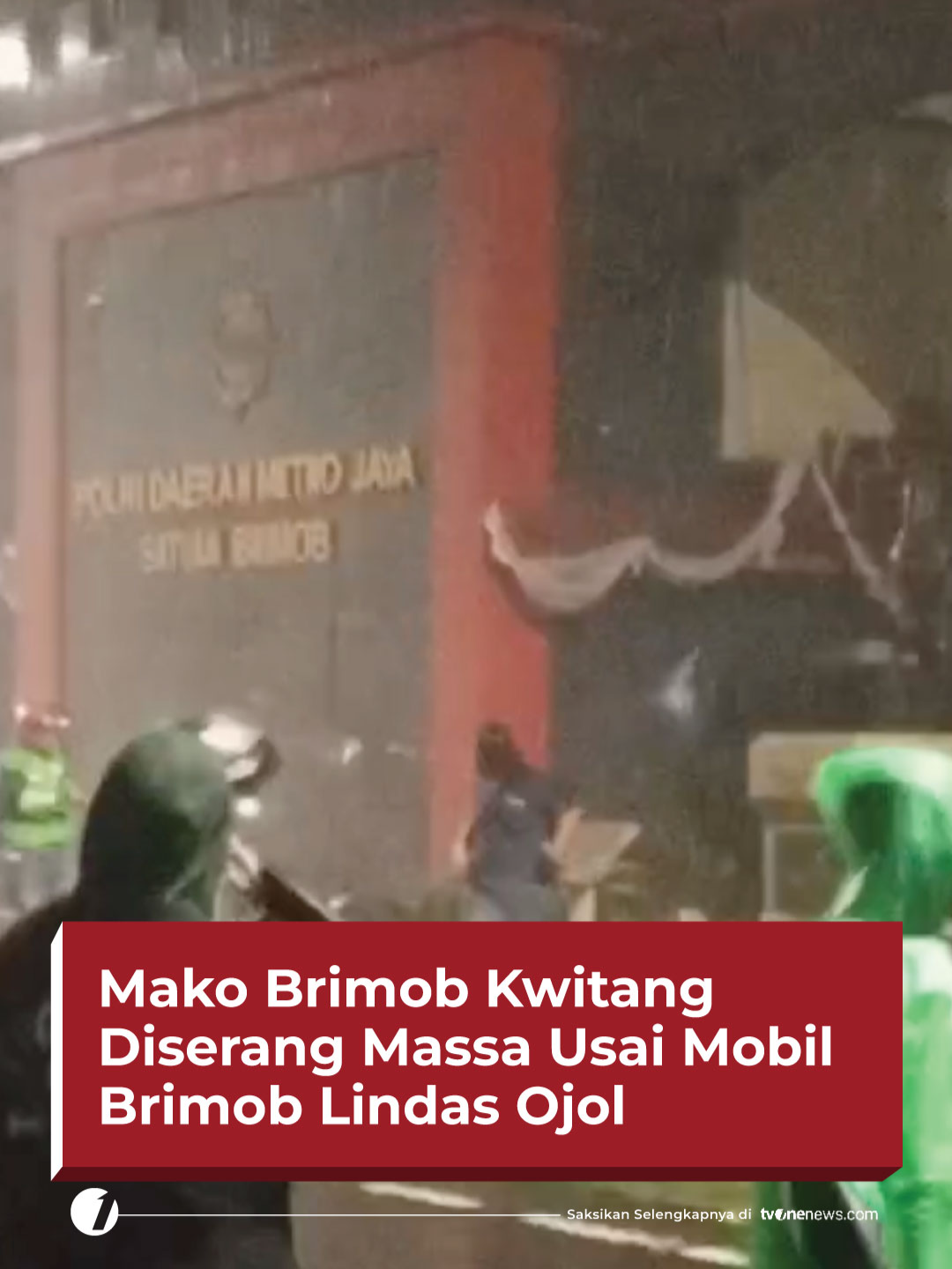Viral di media sosial video aksi kerusuhan yang terjadi diarea Mako Brimob Polda Metro Jaya kawasan Kwitang, Jakarta Pusat rentetan aksi demo menolak kenaikan gaji DPR RI pada Kamis (28/8/2025).  Dari sejumlah video yang diterima tim tvOnenews.com melalui pesan berantai aplikasi WhatsApp terlihat aksi saling serang aparat dengan massa. Simak berita selengkapnya di tvonenews.com #HardNews_Demonstrasi #FlashOne #CariBeritaditvOne #DemoDPR #DPRRI #MakoBrimob #FO04 #Brimob