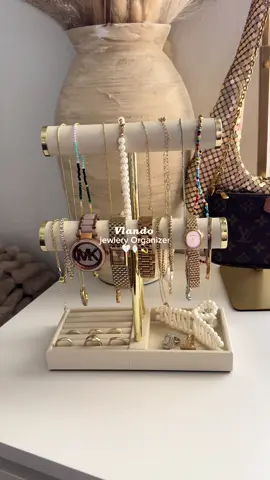 love this little display from @VLANDO ✨ #jewlery #jewelryorganizer #aesthetic #roomdecor #amazonfinds 